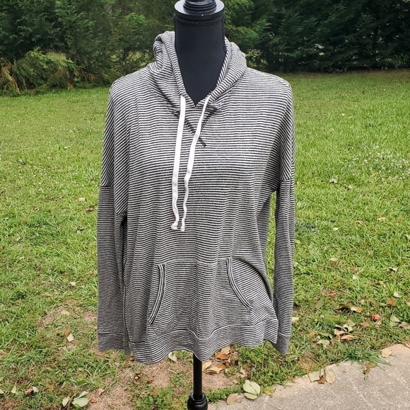 AEO medium striped tshirt hoodie EUC - Picture 2 of 6
